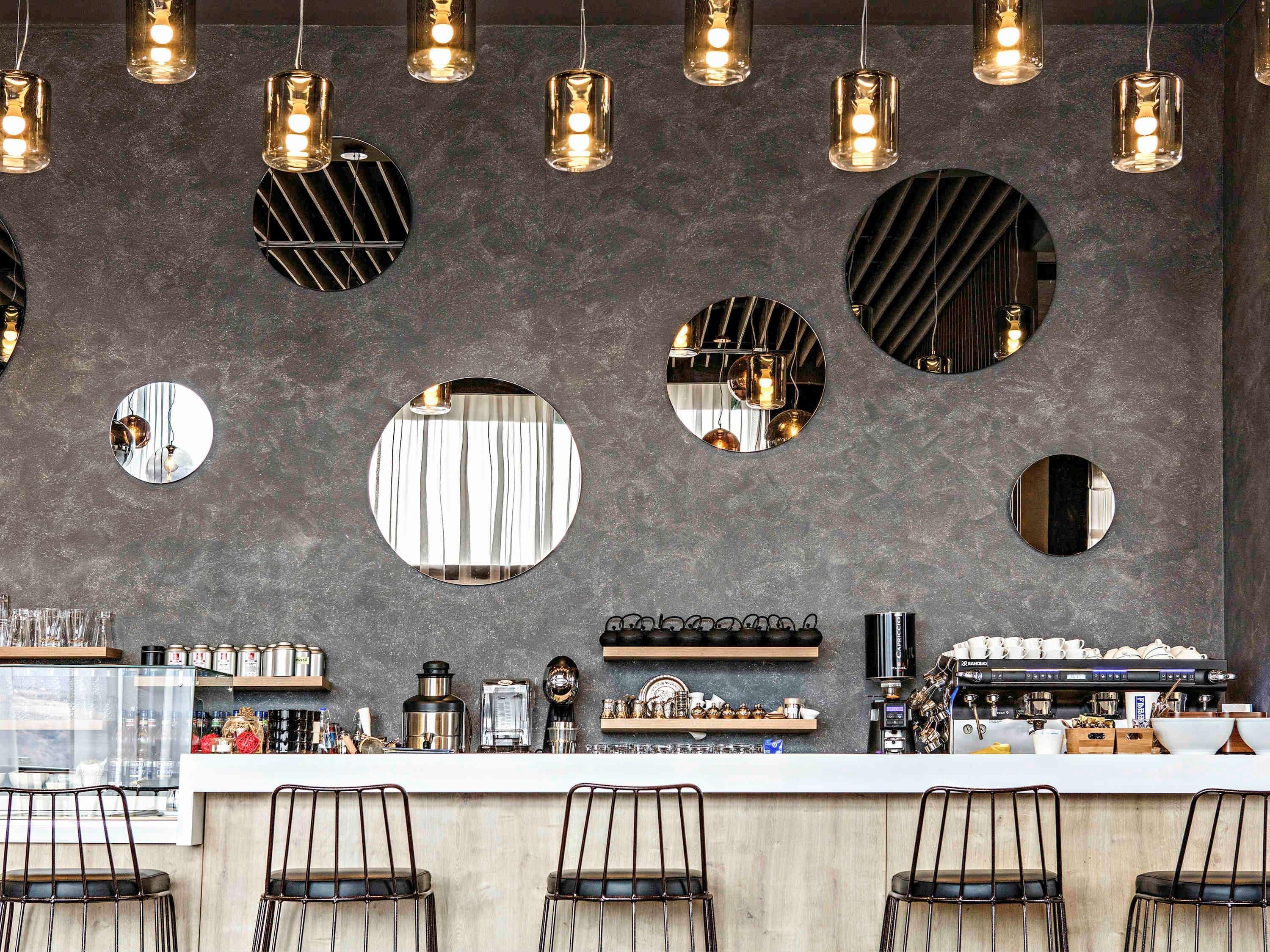 فندق تارسين فوريست ريزورت اند سبا إم جاليري باي سوفيتل Tarcin المظهر الخارجي الصورة The interior of a coffee shop in Athens, Greece